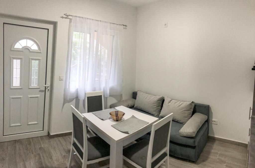 Apartmani Cupara ティヴァト エクステリア 写真