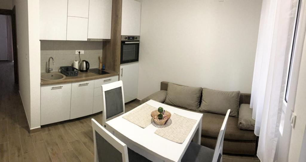 Apartmani Cupara ティヴァト エクステリア 写真